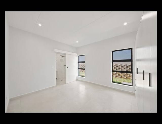 3 BEDROOM APARTMENT FOR SALE IN BRYANSTON